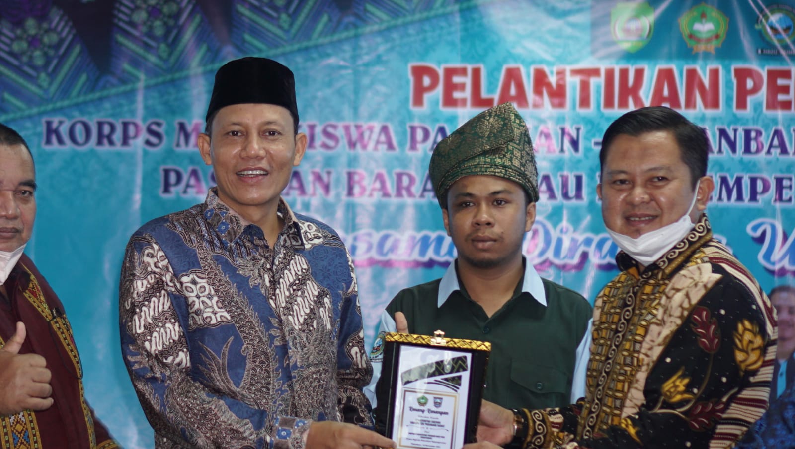 Himpunan mahasiswa Pasaman Barat Riau dan Korps Mahasiswa Pasaman mengadakan Pelantikan Gabungan Kepengurusan periode 2021 2022 di gedung Graha Pena Riau