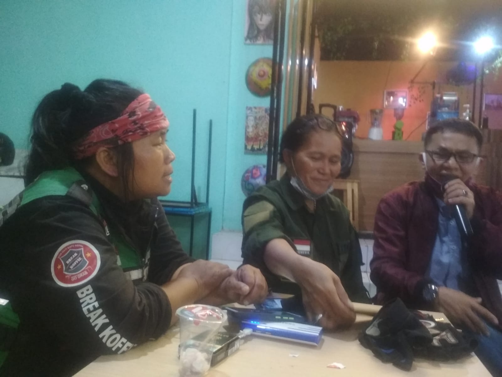 Suasana Rendevouze pada Kedai Kopi Doeloe di Kelurahan Sumur Batu Kecamatan Kemayoran Jakarta Pusat