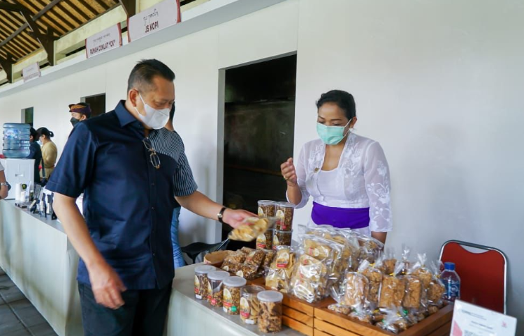 9886FEE0 E657 4413 B616 18BC59A2D054