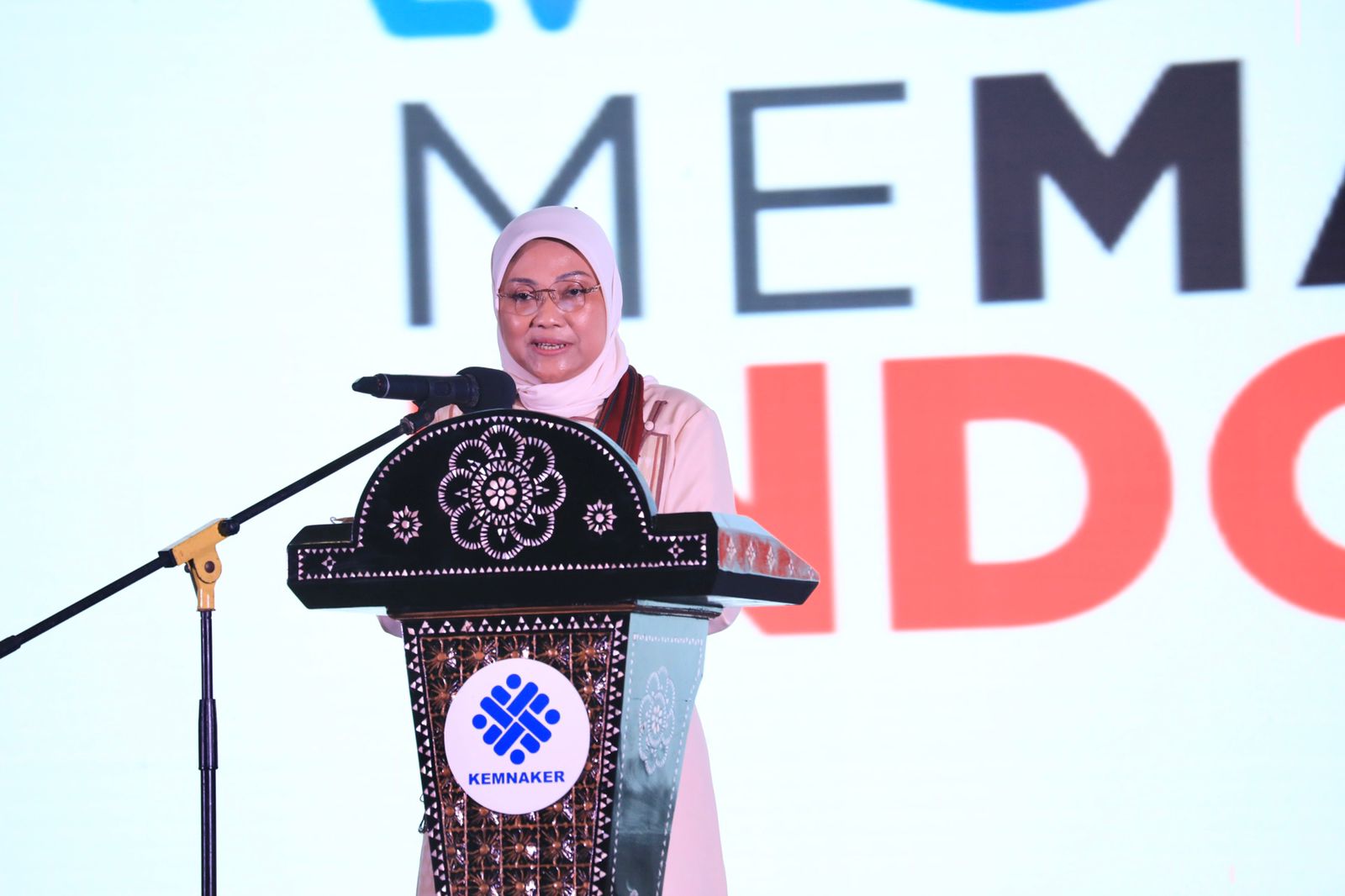 08CB4308 3A35 45F2 B4CC 682C00B3E7BD