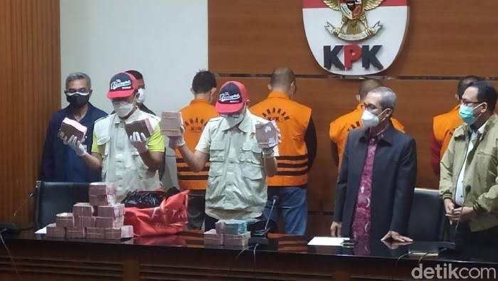 AC8EC85D 04B1 4752 AE7D 3BC422CCABF7