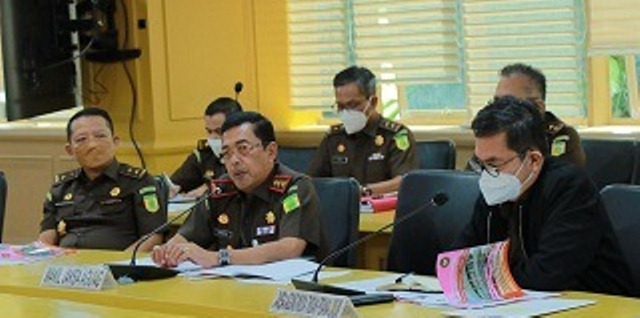 hadiri rapat kerja