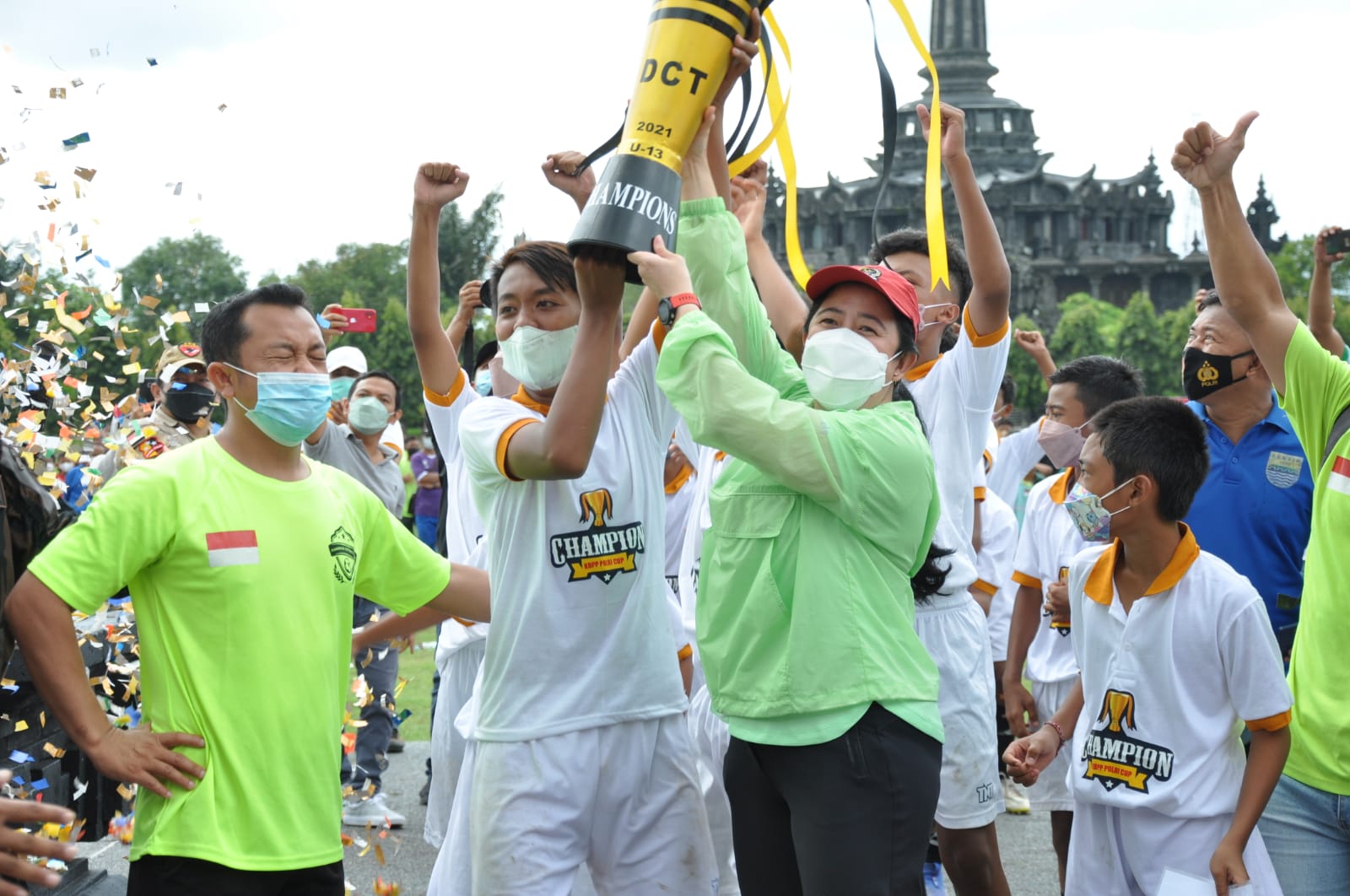 70B0072F 995B 4946 8023 3BAE7F77A4C2