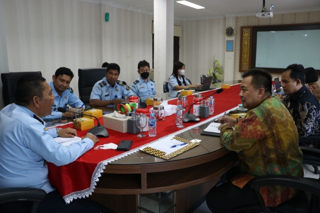 8B7549DC 08F9 45DC 8D52 03D38DAF9683