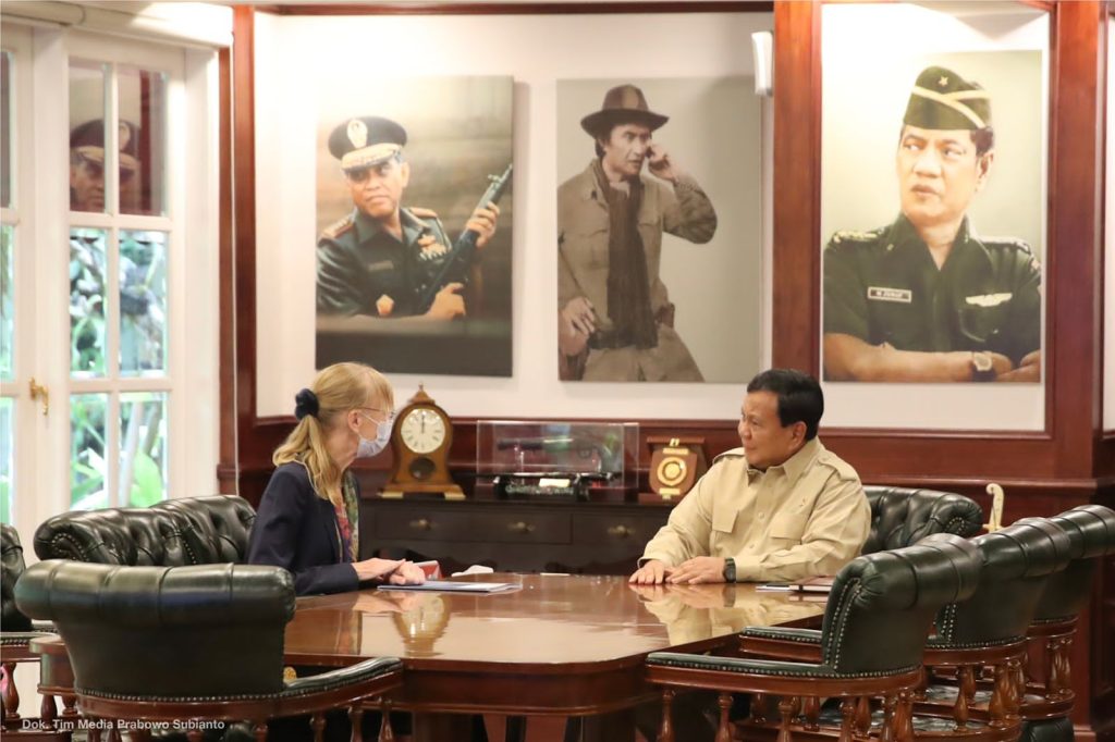 DCEF8805 7E94 488C B0D3 A44458F7F652