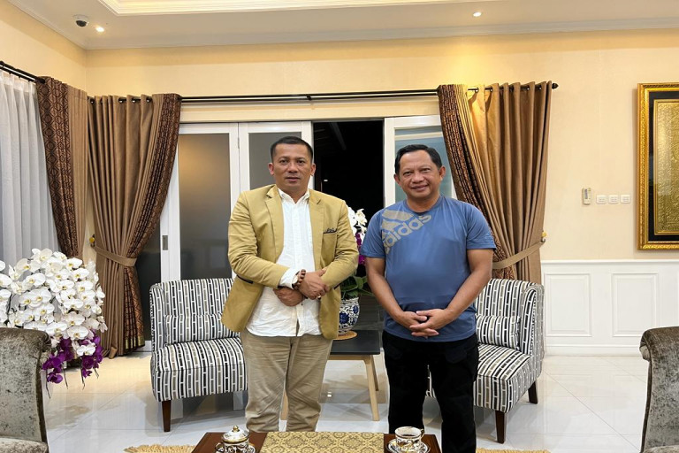 896B827F 9046 4670 8796 13C9C4624EB4