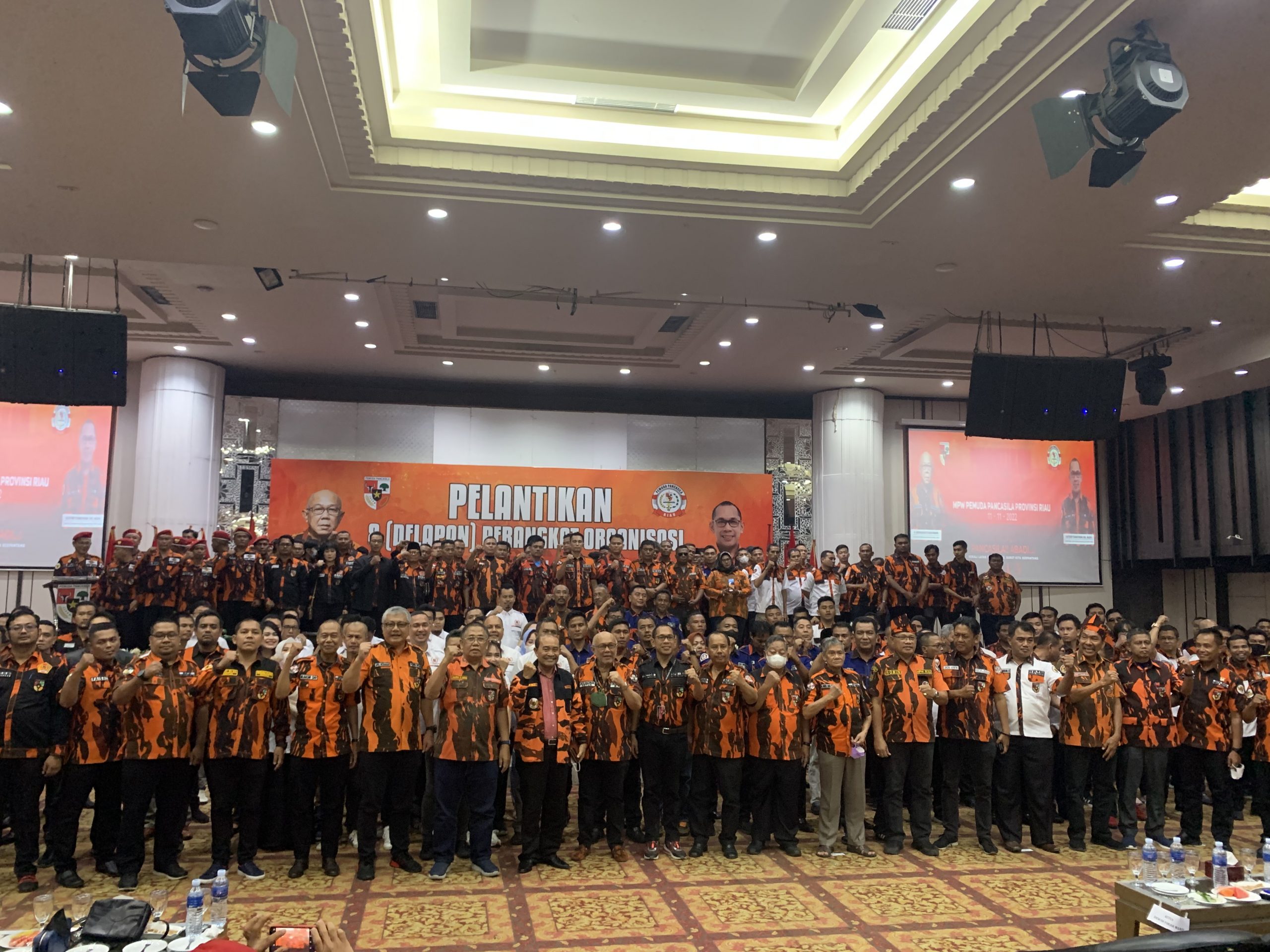 Pelantikan pengurus delapan perangkat organisasi Pemuda Pancasila Provinsi Riau, Jumat (11/11/2022) di Hotel Furaya, Pekanbaru. foto/hen