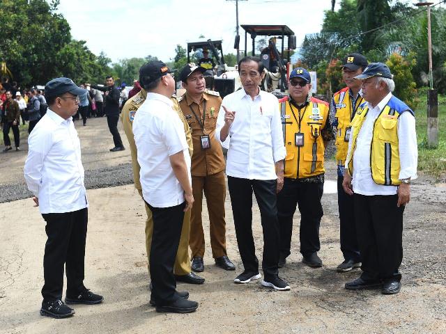 Presiden Tegaskan Pemda untuk Fokus Kerja Penyelesaian Infrastruktur