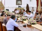 Presiden Joko Widodo menggelar rapat terbatas bersama sejumlah Menteri Kabinet Indonesia Maju di Istana Merdeka, Jakarta, pada Rabu, 2 Agustus 2023