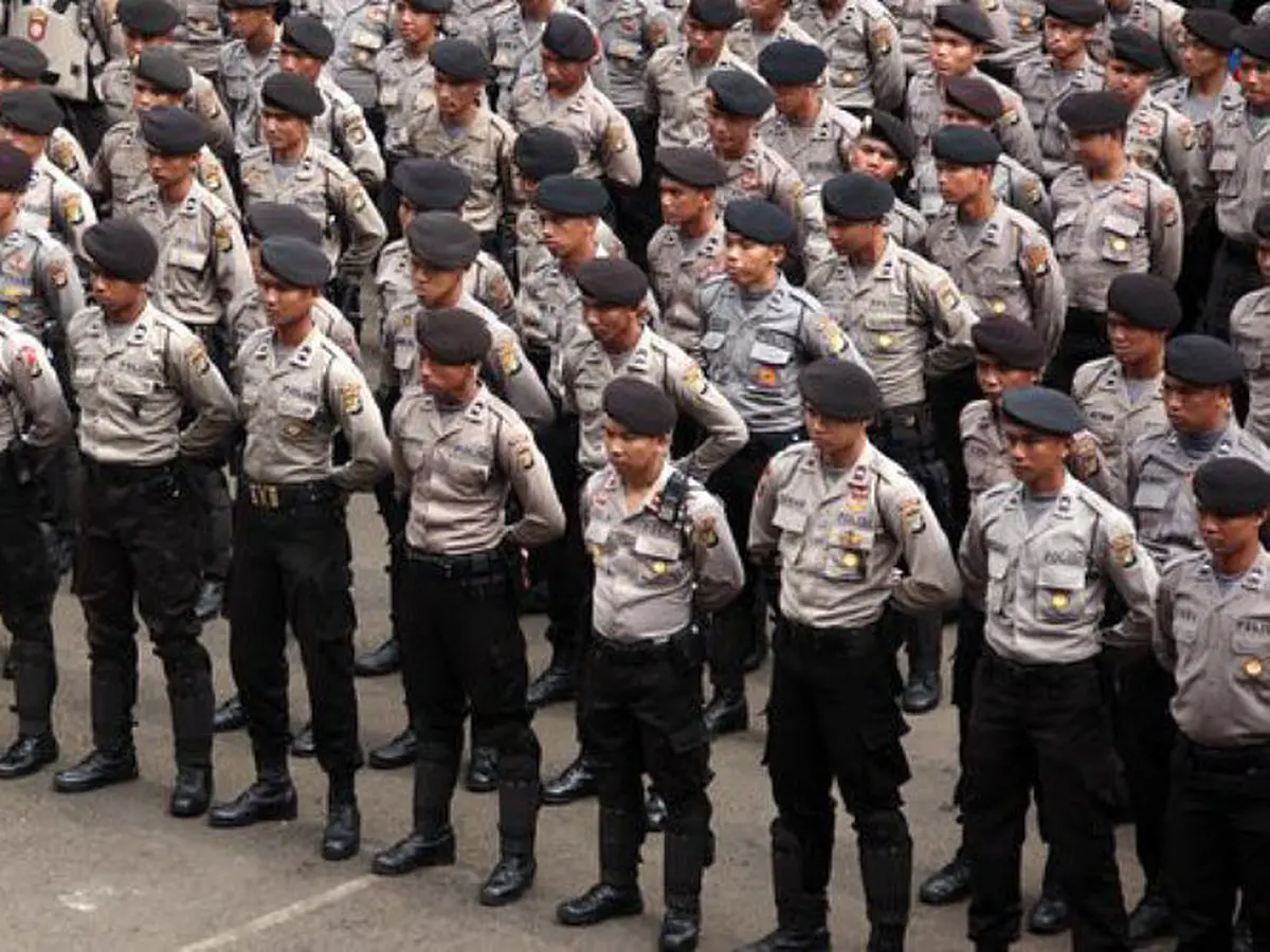 065706300 1563172222 anggota polisi