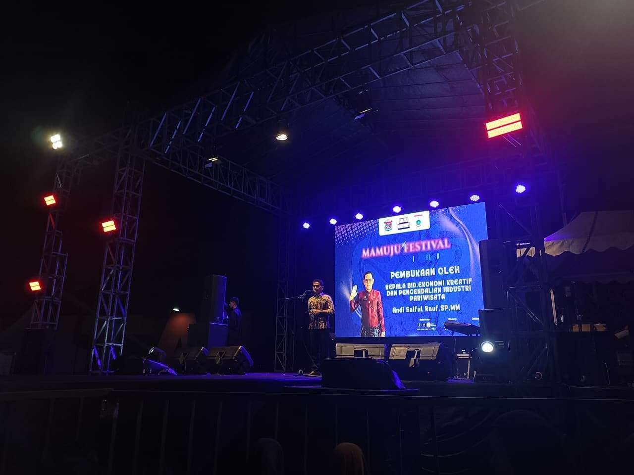 Festival Mamuju 2025 Resmi Dibuka, Dorong Pengembangan UMKM dan Industri Kreatif