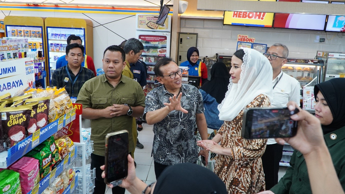 Wamendag Apresiasi Komitmen Indomaret Dukung UMKM Lokal saat Kunjungan di Surabaya