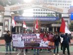 Aksi damai Jaringan Aktifis Nusantara (JAN), Rabu (24/6/2026) di Gedung Kemendagri mendesak Mendagri memeriksa dan mencopot SF Hariyanto sebagai Plt Gubernur Riau lantaran pernyataannya tentang PAD Riau Minus Akibat Program MBG. foto/ist