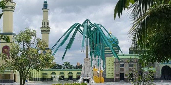 Kondisi Payung Elektrik Masjid Agung AN Nur Pekanbaru yang hancur berantakan Rabu 1742024