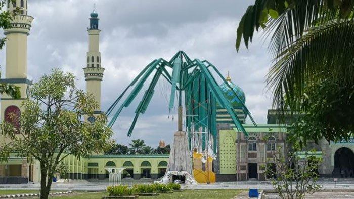 Kondisi Payung Elektrik Masjid Agung AN Nur Pekanbaru yang hancur berantakan Rabu 1742024