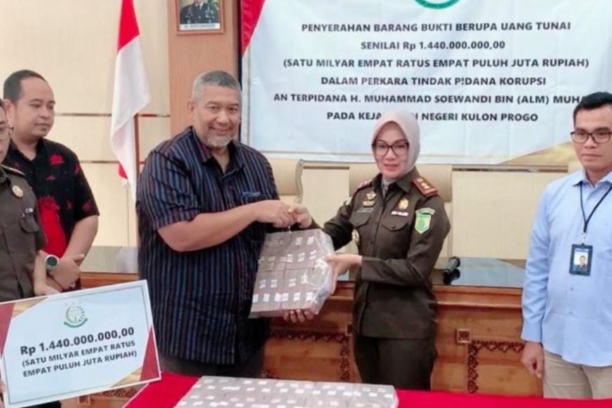 Kejari Kulon Progo Kembalikan Rp1,44 Miliar Hasil Penyitaan Kasus Korupsi Pengadaan Tanah kepada YAKKAP I
