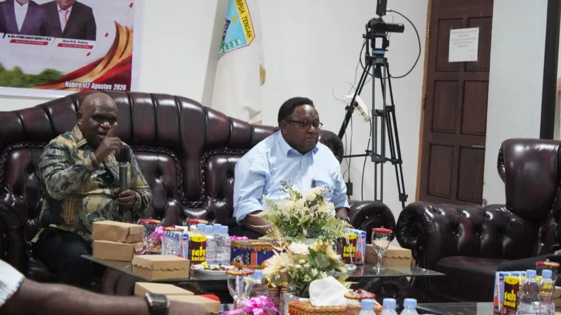 Natalius Pigai Soroti Praktik Uang di Balik Kebijakan: “Jangan Antar Uang ke Jakarta”