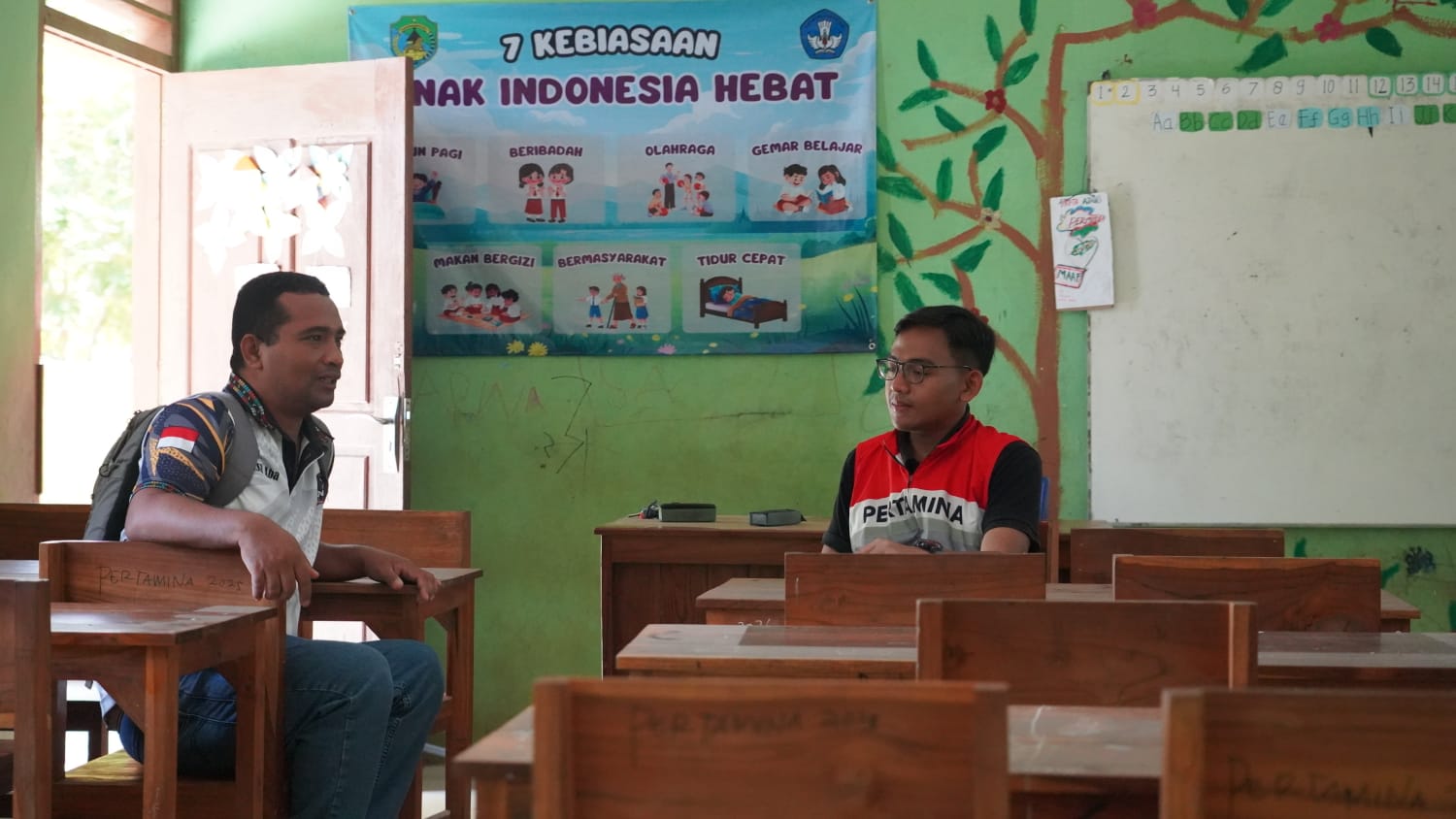 Dari Meja dan Kursi Baru, Tumbuh Semangat Belajar Siswa SDN Batu Cermin