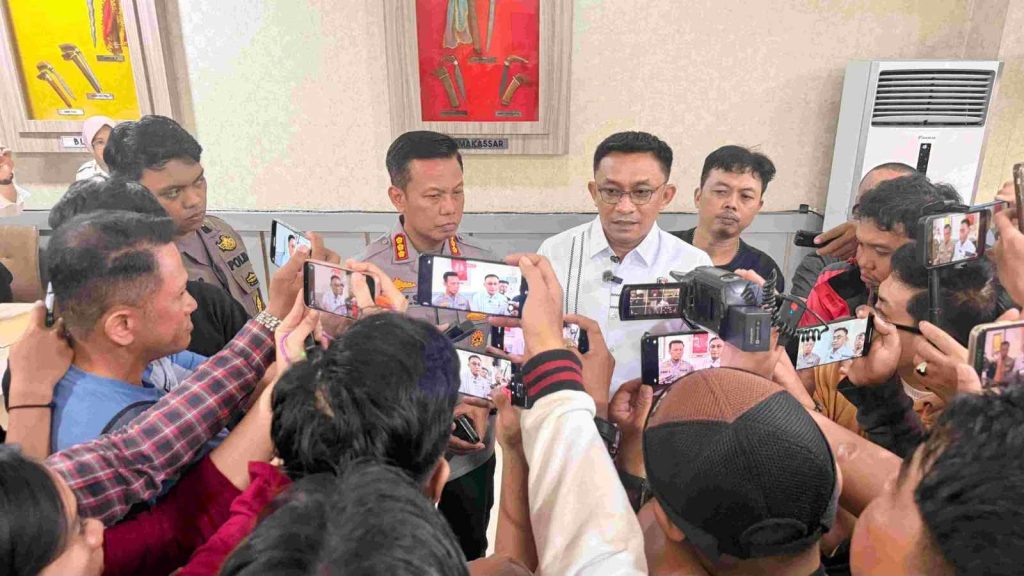 Hendak Lunasi Utang Rp50 Juta, Warga Sulsel Tertipu Akun WhatsApp Teman yang Dibajak