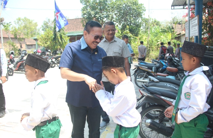 Sartono Hutomo Tinjau Bantuan Gedung MI dan RA di Magetan