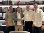 Foto: Pemilik Jhonlin Group, Andi Syamsuddin Arsyad dan Pendiri Bayan Resources, Datok Low Tuck Kwong. (Instagram/alwincc) Baca artikel CNBC Indonesia "Tok! Entitas Haji Isam Caplok 30,25% Saham Bayan, Rp 2.588 Per Saham" selengkapnya di sini: https://www.cnbcindonesia.com/market/20261013053333-17-775532/tok-entitas-haji-isam-caplok-3025-saham-bayan-rp-2588-per-saham Download Apps CNBC Indonesia sekarang https://app.cnbcindonesia.com/
